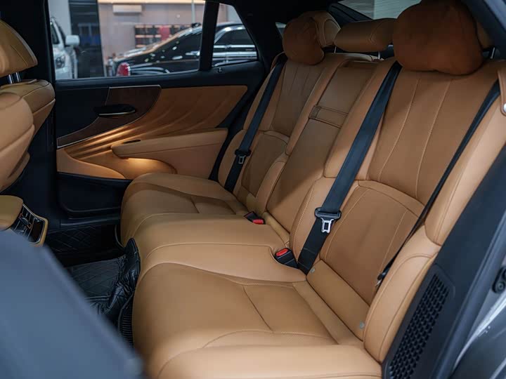 Фото 14 - Lexus LS