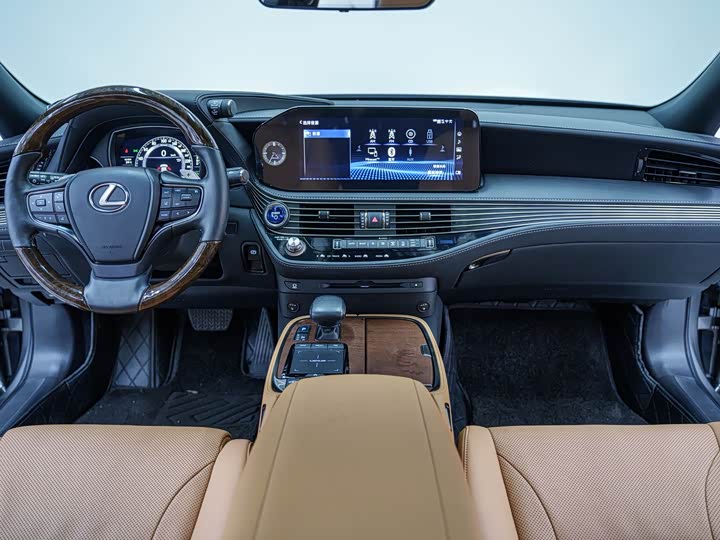 Фото 15 - Lexus LS