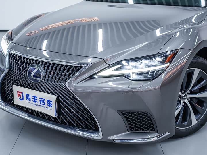 Фото 3 - Lexus LS