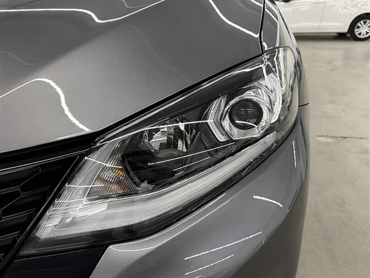 Фото 13 - Nissan Tiida