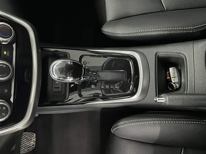 Фото 18 - Nissan Tiida