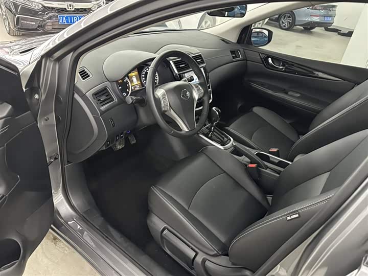 Фото 19 - Nissan Tiida