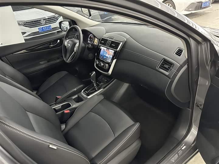 Фото 2 - Nissan Tiida