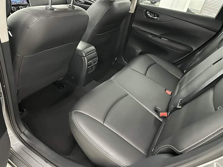 Фото 20 - Nissan Tiida