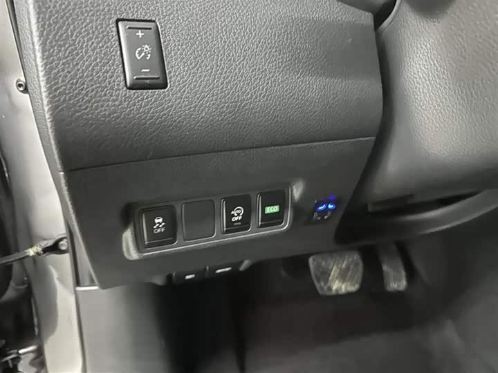 Фото 21 - Nissan Tiida