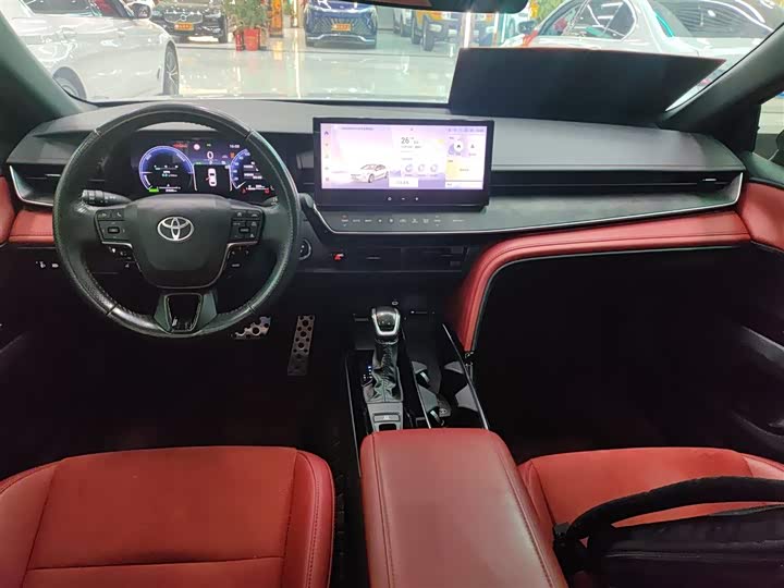 Фото 10 - Toyota Camry