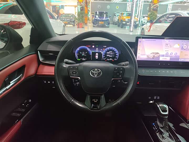 Фото 11 - Toyota Camry