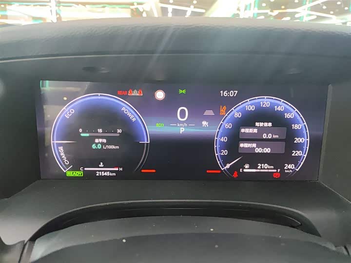 Фото 12 - Toyota Camry