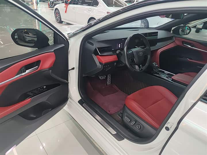 Фото 16 - Toyota Camry