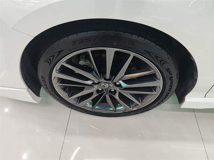 Фото 23 - Toyota Camry