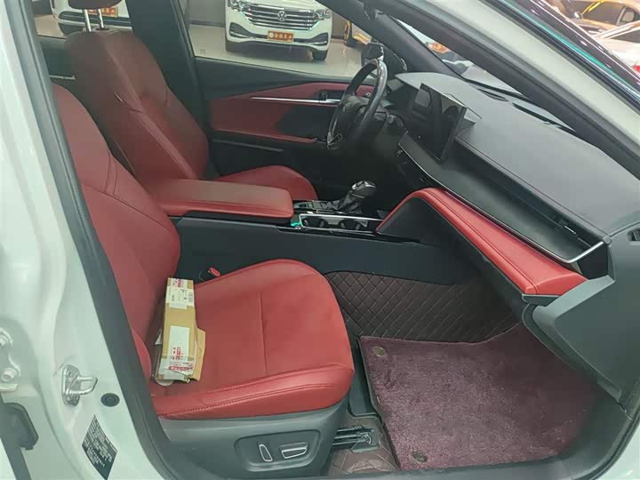 Фото 25 - Toyota Camry