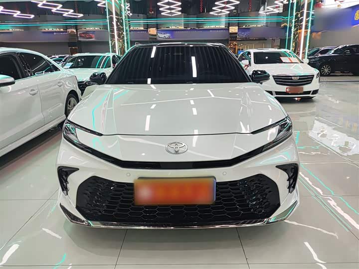 Фото 3 - Toyota Camry