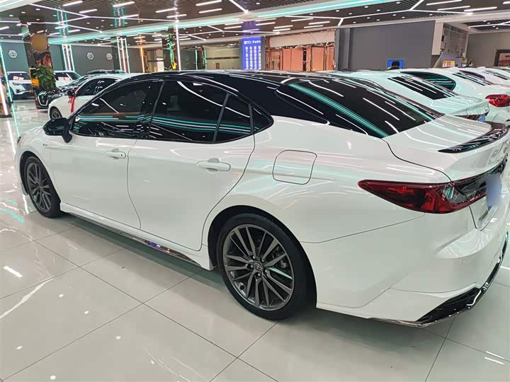 Фото 5 - Toyota Camry