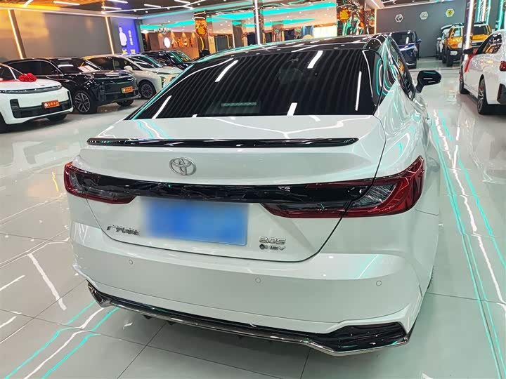 Фото 6 - Toyota Camry