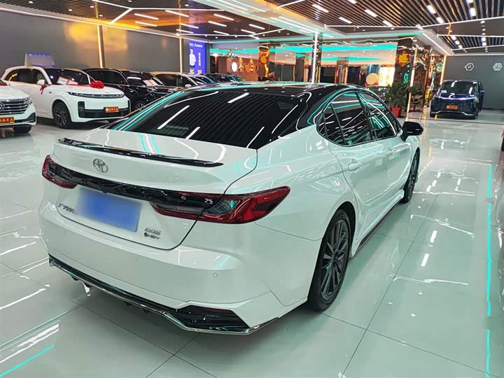 Фото 7 - Toyota Camry