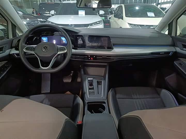 Фото 10 - Volkswagen Golf