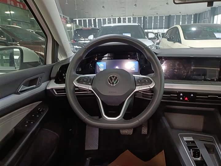 Фото 11 - Volkswagen Golf