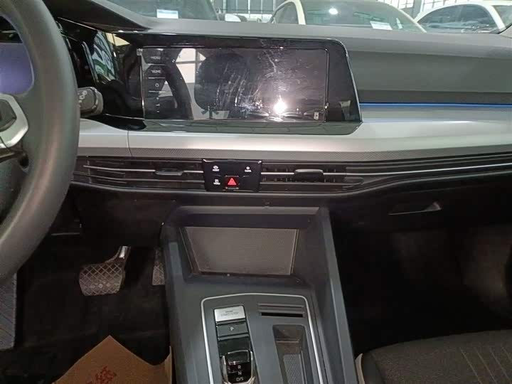 Фото 13 - Volkswagen Golf