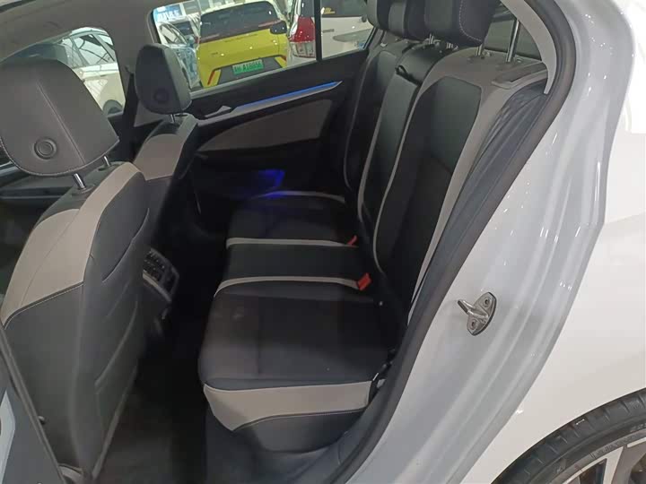 Фото 17 - Volkswagen Golf