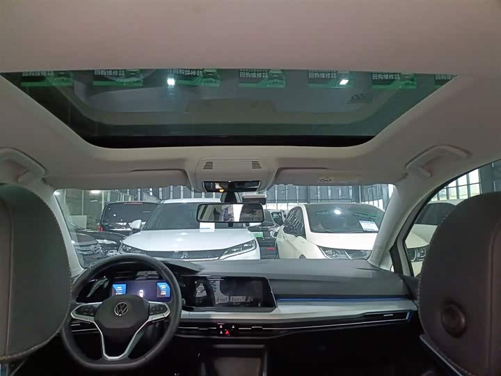 Фото 18 - Volkswagen Golf