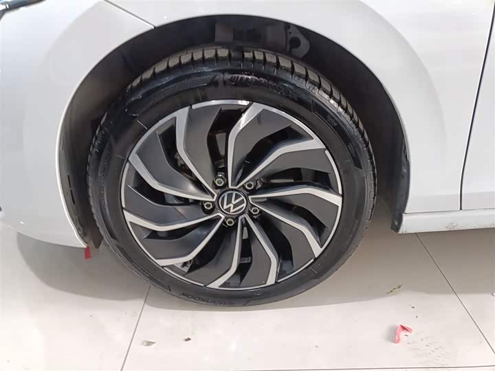 Фото 23 - Volkswagen Golf