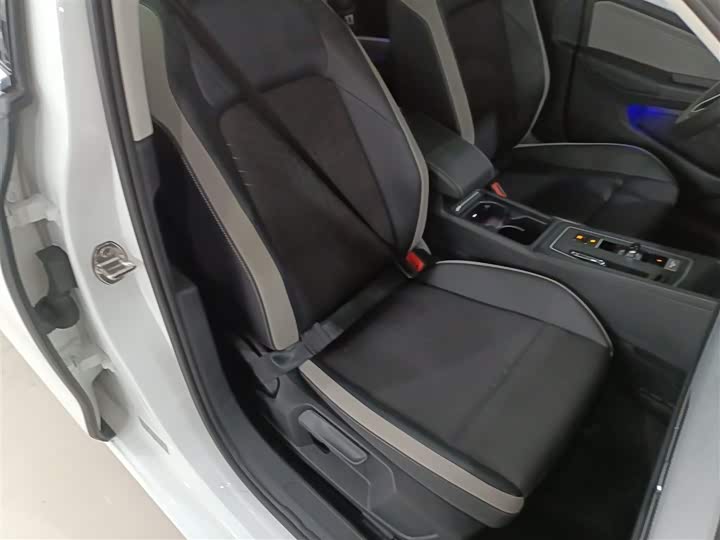 Фото 25 - Volkswagen Golf