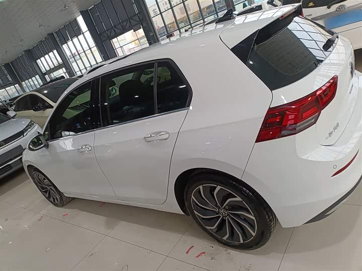 Фото 5 - Volkswagen Golf