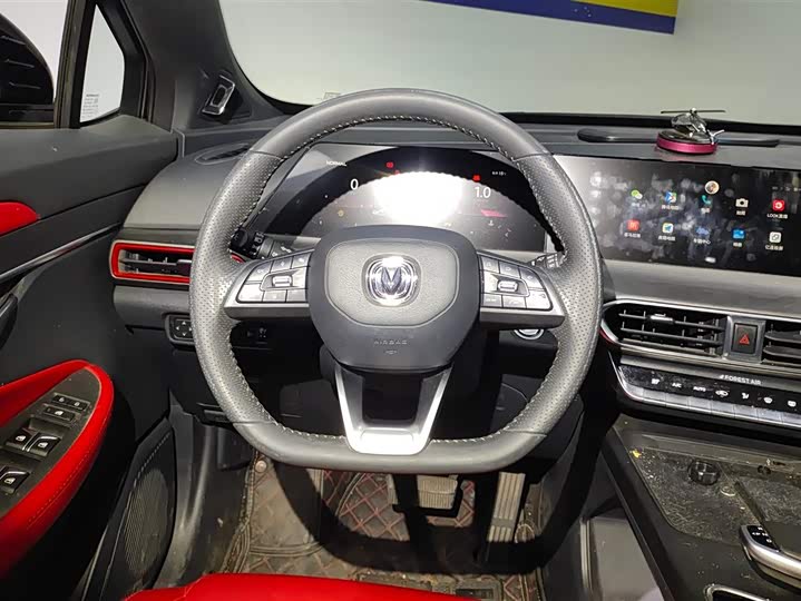 Фото 15 - Changan UNI-T