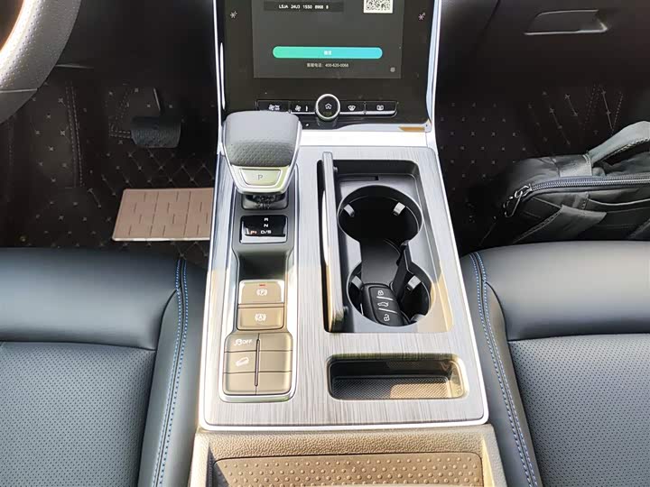 Фото 14 - Roewe RX5