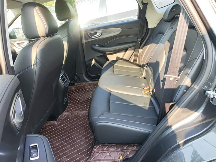 Фото 17 - Roewe RX5