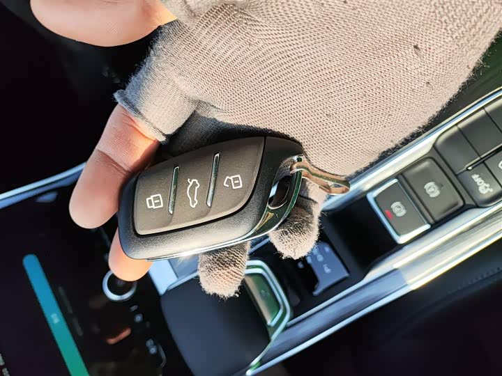 Фото 9 - Roewe RX5