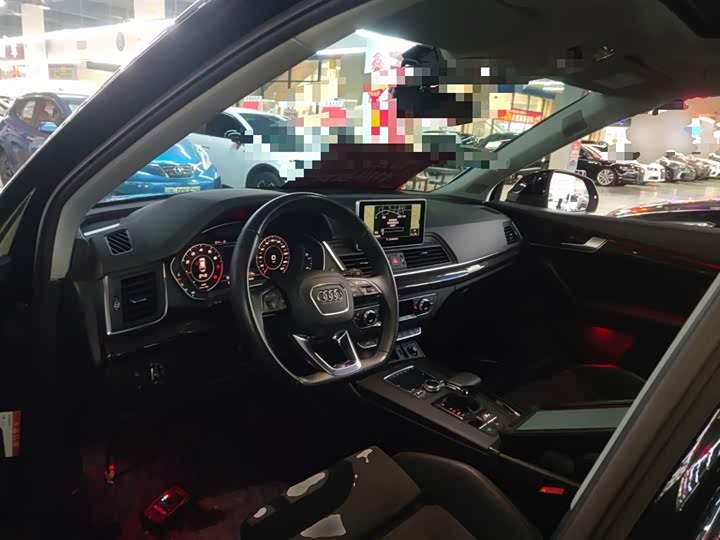 Фото 10 - Audi Q5L