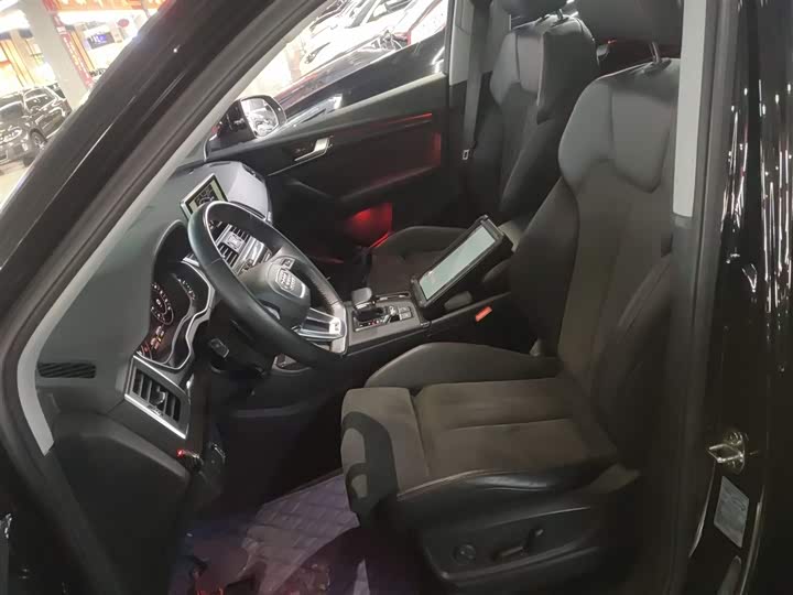 Фото 15 - Audi Q5L