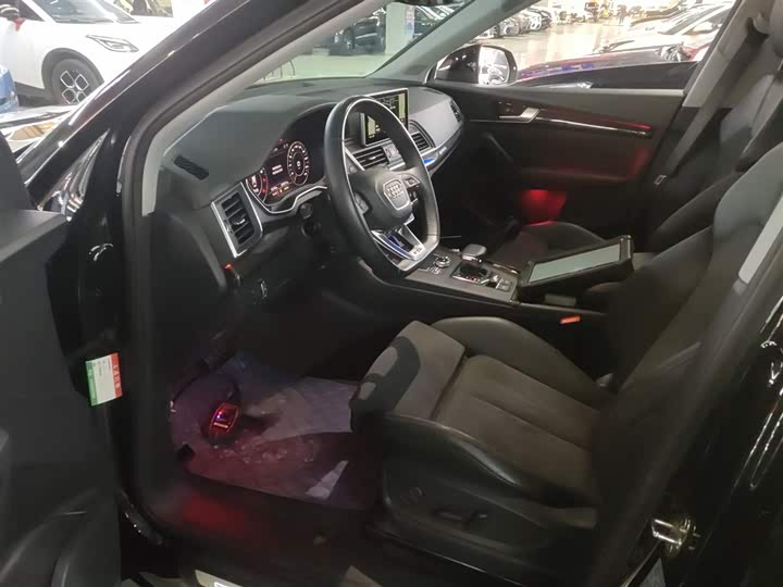 Фото 16 - Audi Q5L