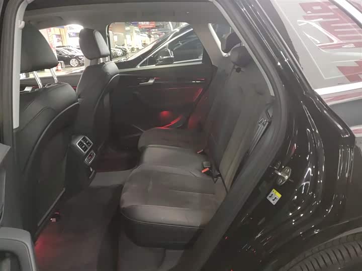 Фото 17 - Audi Q5L