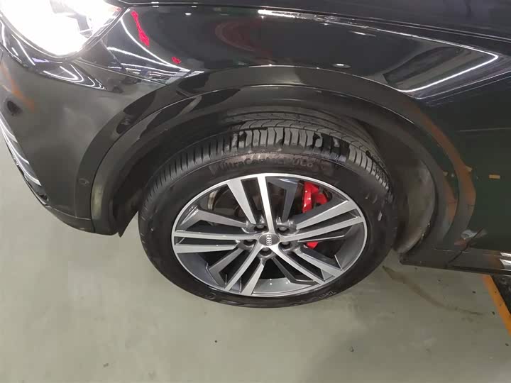 Фото 23 - Audi Q5L