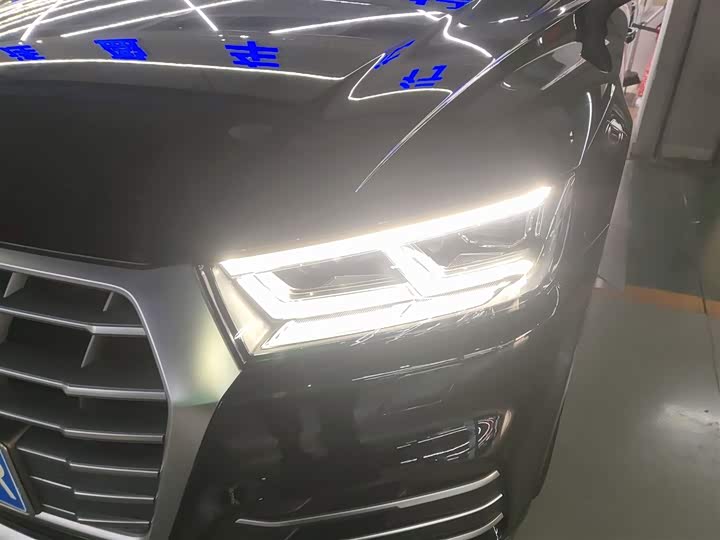 Фото 24 - Audi Q5L