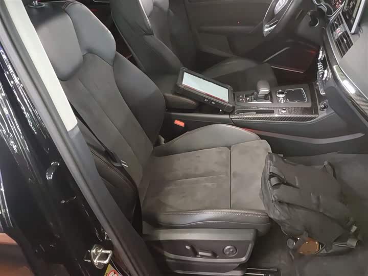 Фото 25 - Audi Q5L