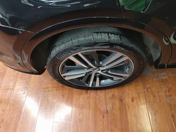 Фото 26 - Audi Q5L