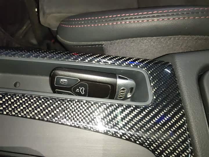 Фото 9 - Audi Q5L