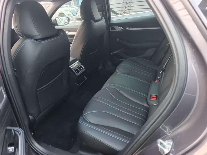 Фото 8 - Geely Preface