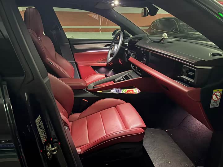 Фото 2 - Porsche Macan EV