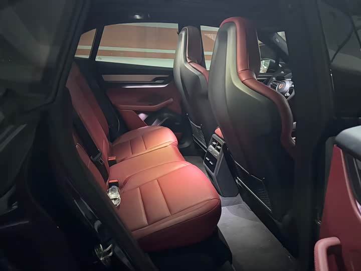 Фото 3 - Porsche Macan EV