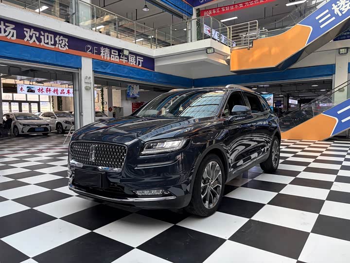 Фото 1 - Lincoln Nautilus