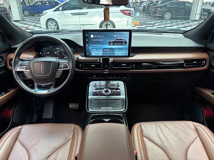 Фото 11 - Lincoln Nautilus