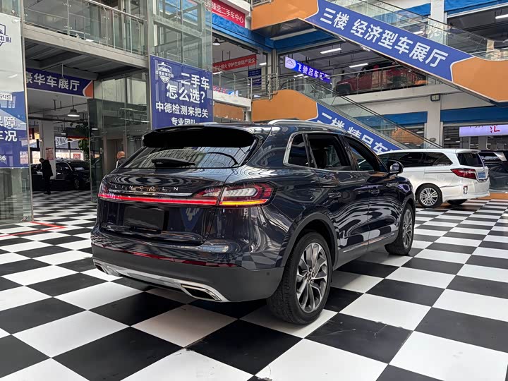 Фото 18 - Lincoln Nautilus