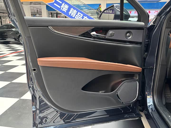 Фото 5 - Lincoln Nautilus