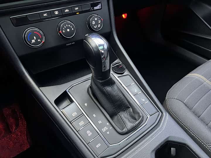 Фото 10 - Volkswagen Lavida