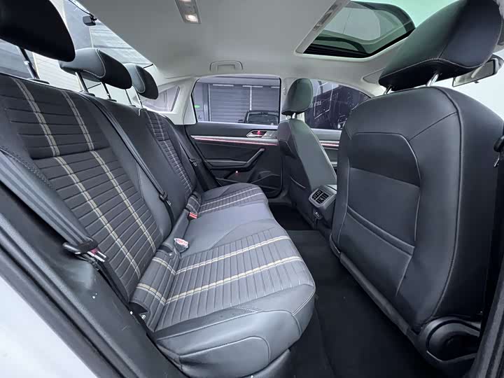 Фото 17 - Volkswagen Lavida