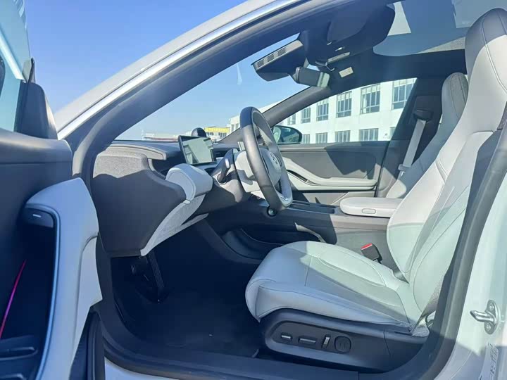 Фото 2 - Nio ET5T